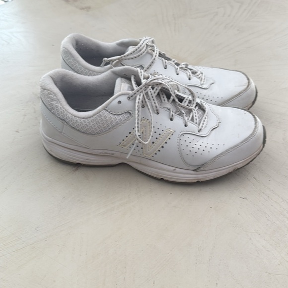 Women’s size 9 NB 411 Cush white leather sneakers - Picture 3 of 6